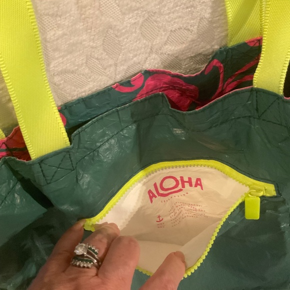 ALOHA COLLECTION Reversible Tote Bag - Picture 4 of 11